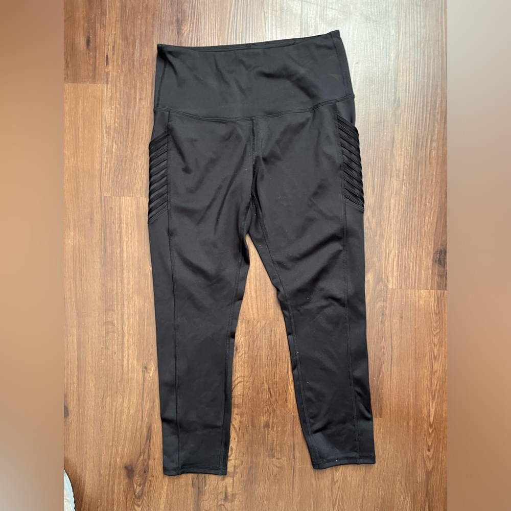 Black yoga leggings